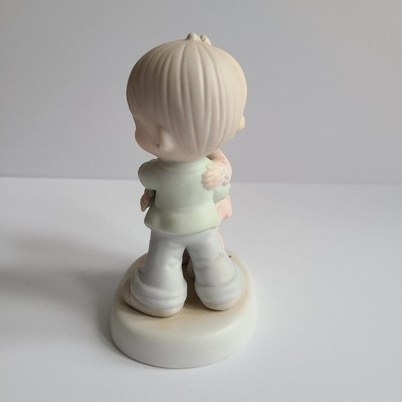 Precious Moments Figurine - Hug One Another - Picture 5 of 6